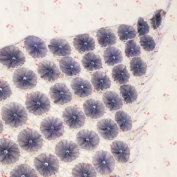 Triangle Shawl - Picture 3 of 4